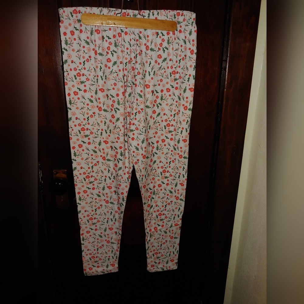 SweetLegs white floral basic leggings. Plus2 size.